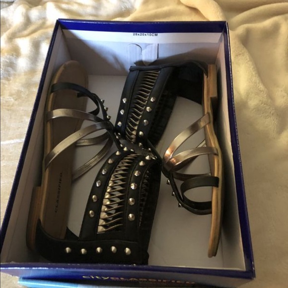 Sandals - Picture 2 of 3